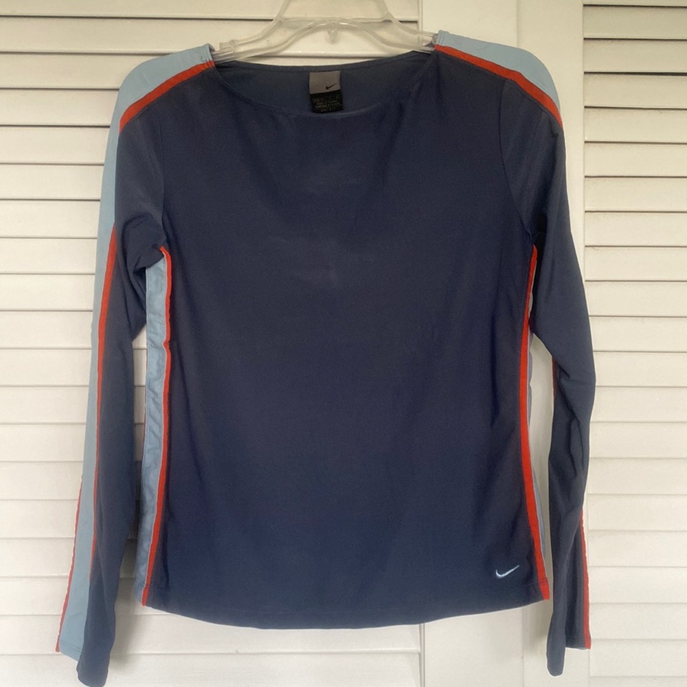 Nike women’s dry fit long sleeve workout top